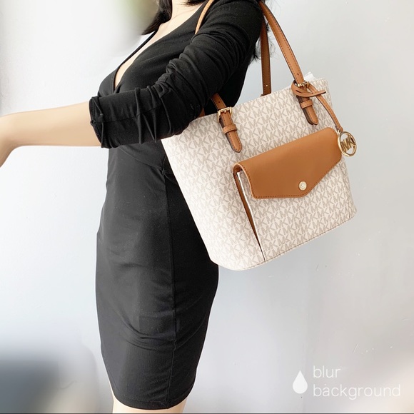 Michael Kors Jet Set Tote and Wallet Set - Picture 12 of 12